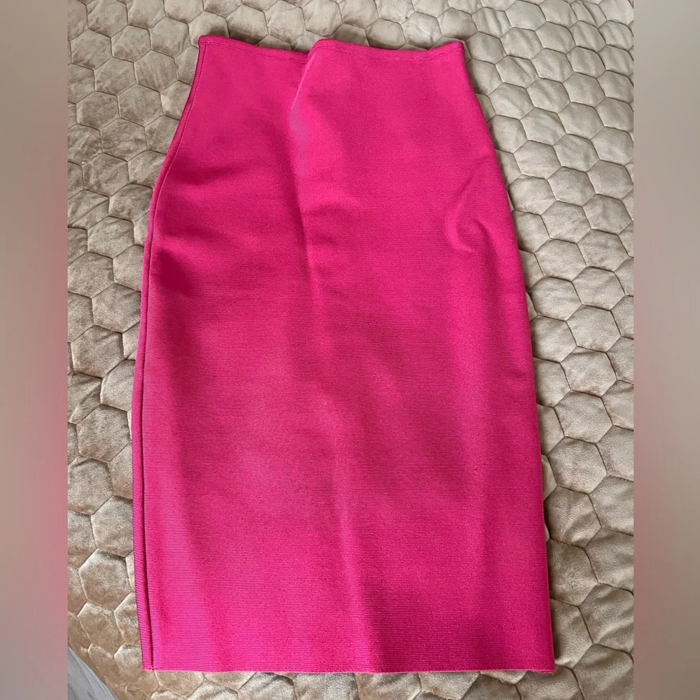 Gracia scuba midi skirt in red - Picture 4 of 6